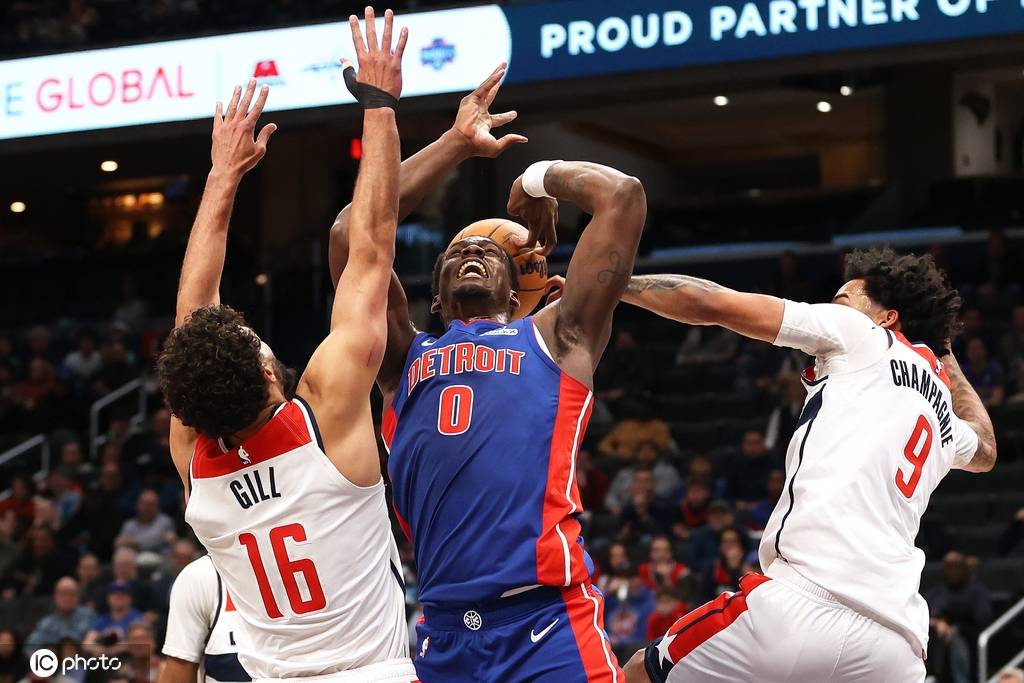 杜伦36+12卡林顿30分 活塞大胜奇才